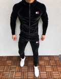 tommy hilfiger veliūrinis kostiumas